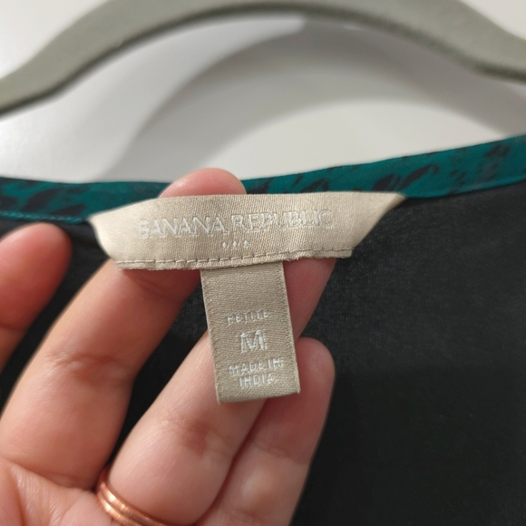 ✨️4/$20 Emerald Green Long Sleeve Snake Print Relaxed Blouse, Chiffon - Picture 4 of 13